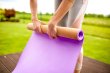 Podložka na cvičení MASTER Yoga 4 mm - 183 x 61 cm - korková - fialová